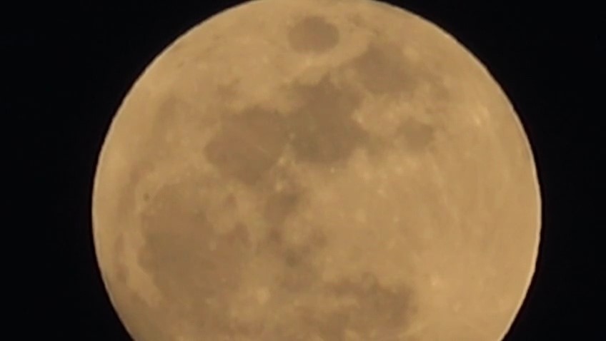 Van’da görsel şölen: "Pembe Dolunay" Erek Dağı’ndan yükseldi
