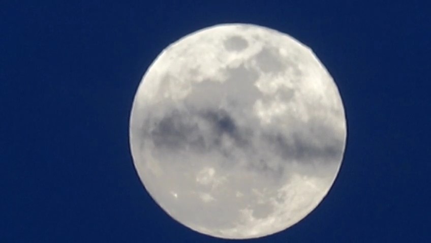 Van’da görsel şölen: "Pembe Dolunay" Erek Dağı’ndan yükseldi
