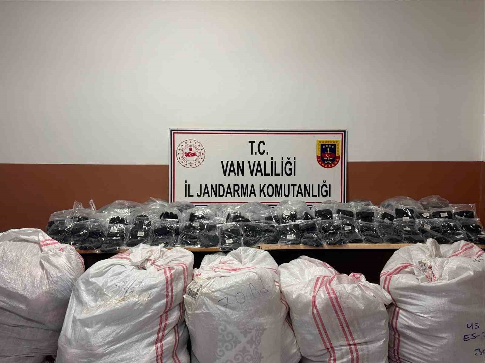 Van’da gümrük kaçağı malzeme ele geçirildi
