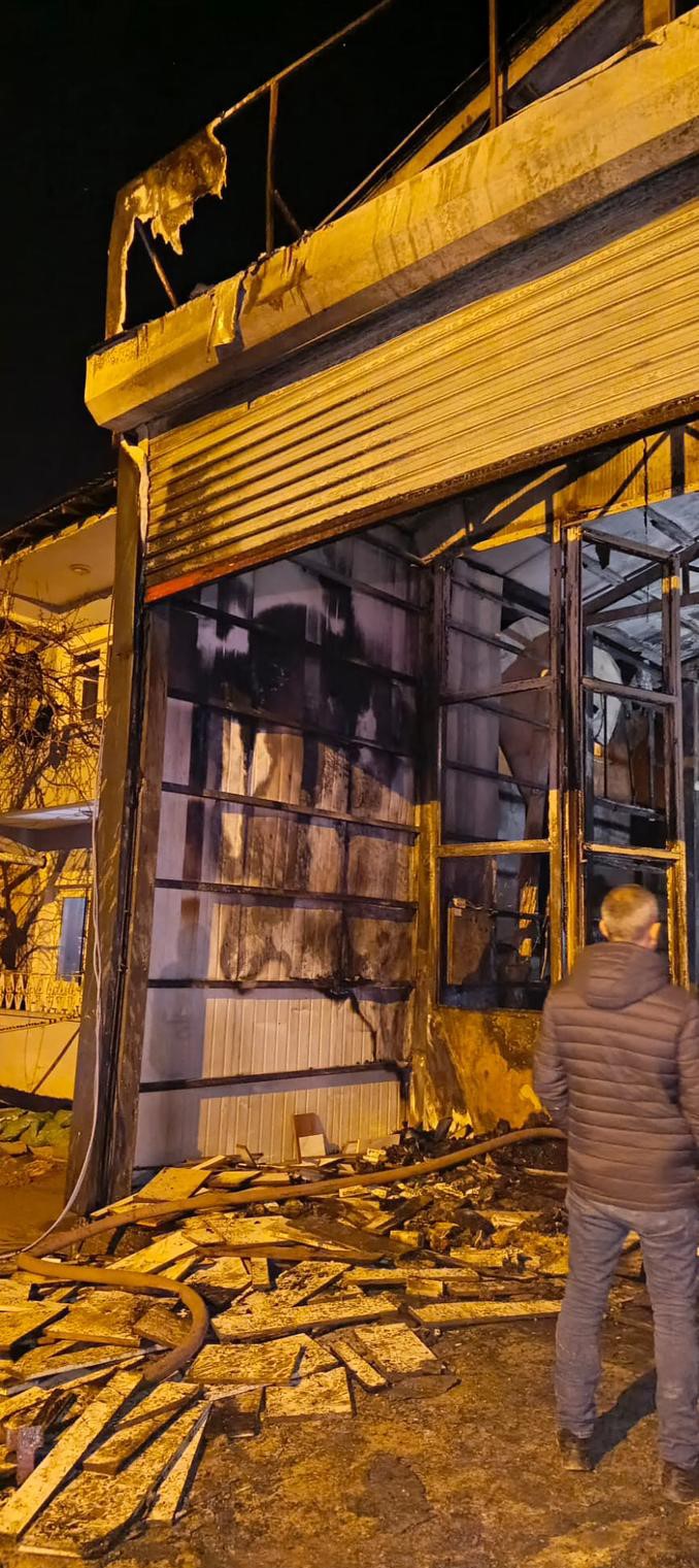 Van’da iş yerindeki yangında 1 kişi yaralandı, 2 kişi dumandan etkilendi
