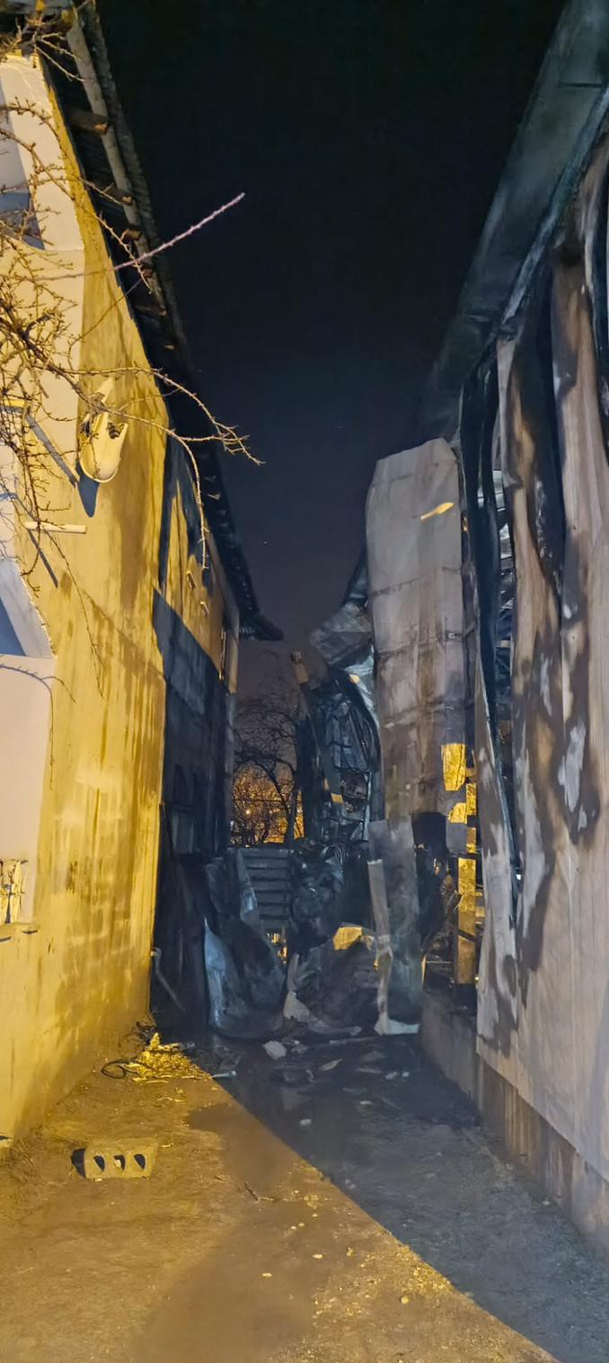 Van’da iş yerindeki yangında 1 kişi yaralandı, 2 kişi dumandan etkilendi
