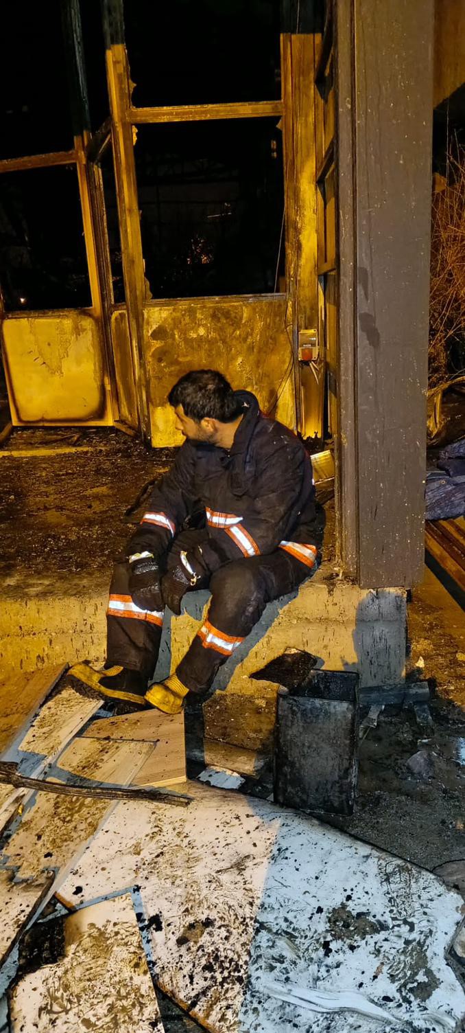 Van’da iş yerindeki yangında 1 kişi yaralandı, 2 kişi dumandan etkilendi
