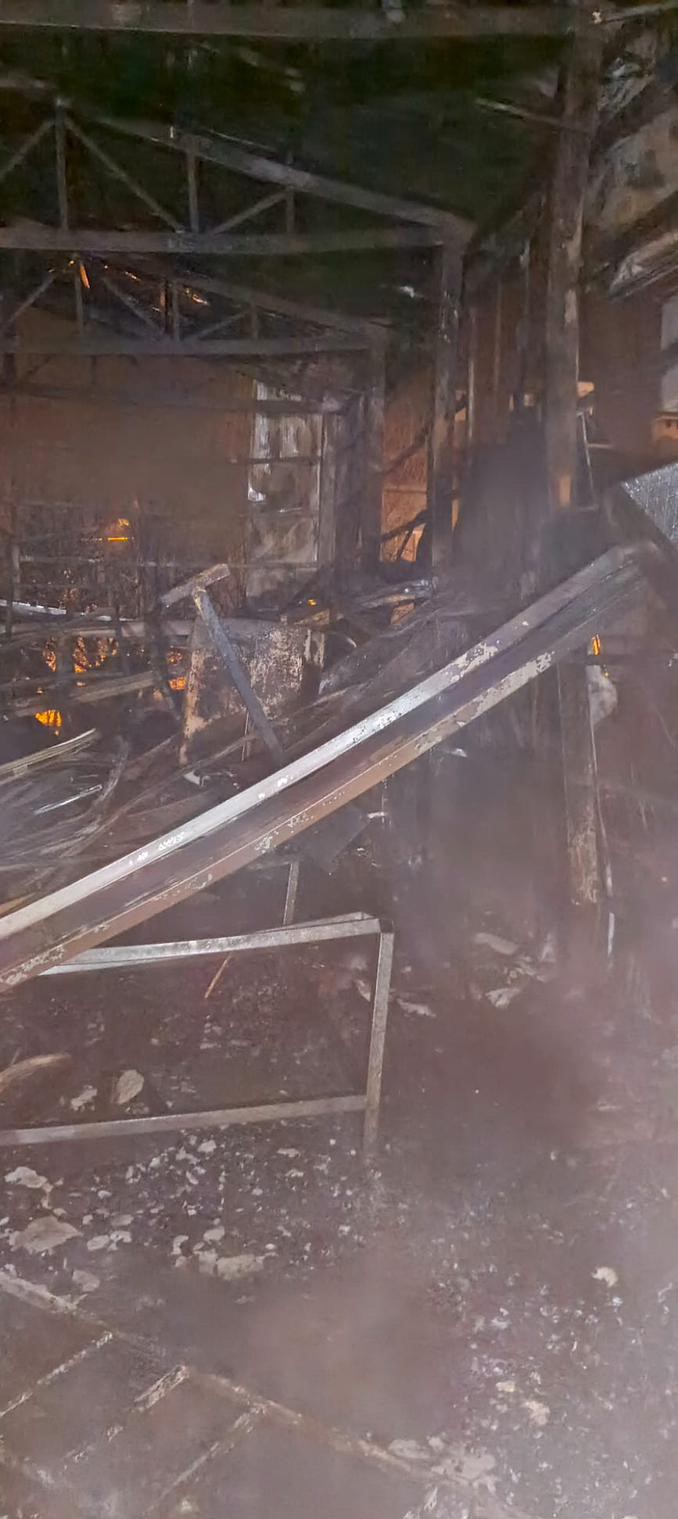 Van’da iş yerindeki yangında 1 kişi yaralandı, 2 kişi dumandan etkilendi
