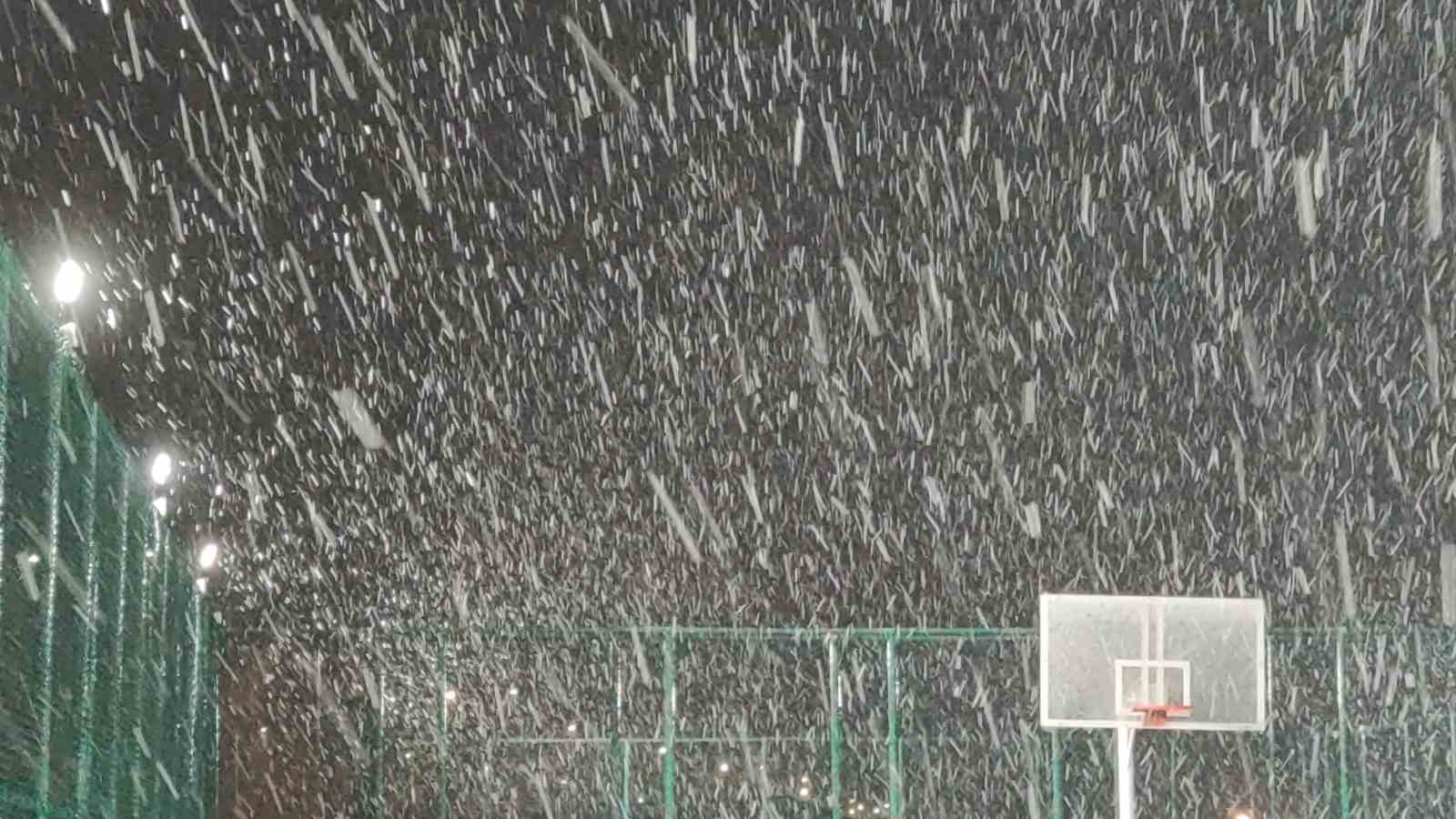 Van’da kar yağışı yeniden etkili oldu
