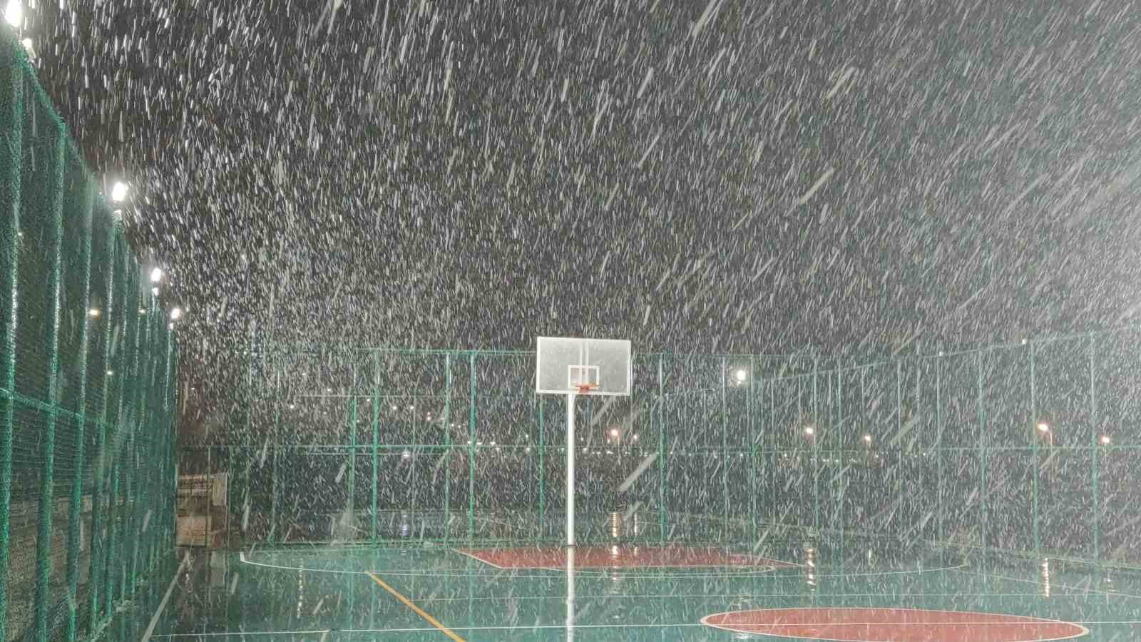 Van’da kar yağışı yeniden etkili oldu
