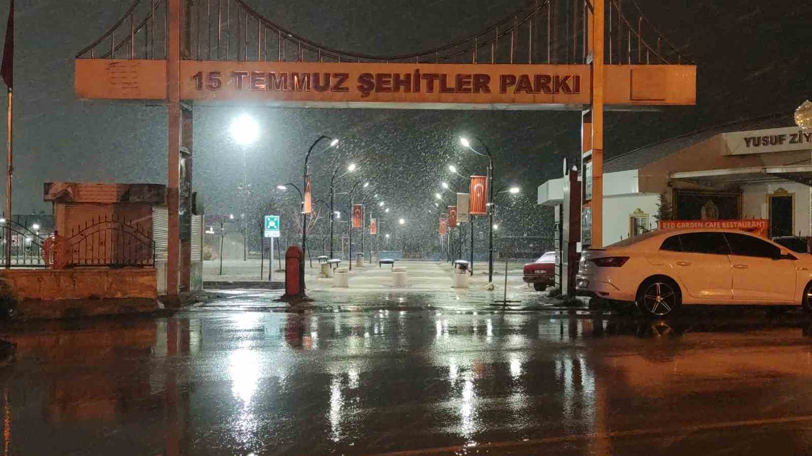 Van’da kar yağışı yeniden etkili oldu
