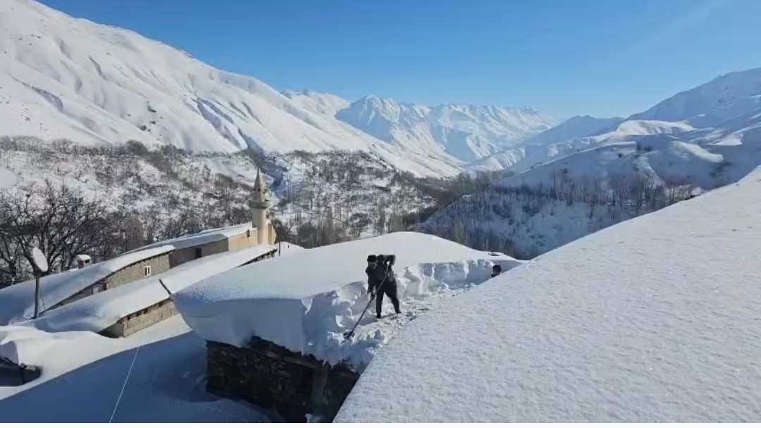 Van’da kardan dolayı kapanan 625 yoldan 408’i açıldı
