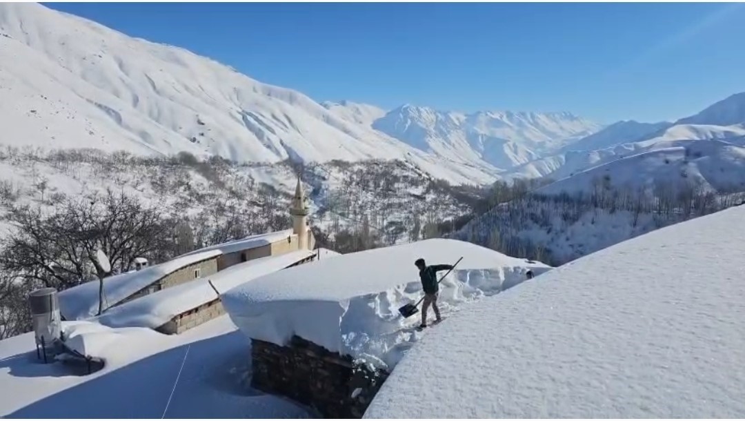 Van’da kardan dolayı kapanan 625 yoldan 408’i açıldı
