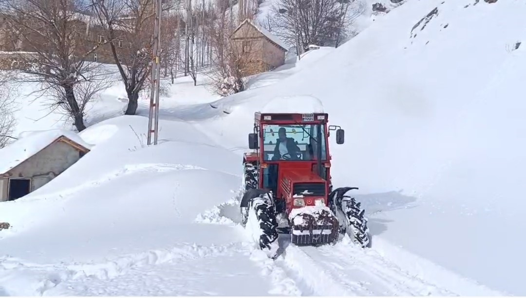 Van’da kardan dolayı kapanan 625 yoldan 408’i açıldı
