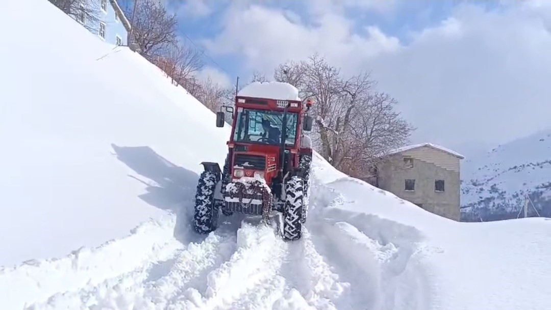 Van’da kardan dolayı kapanan 625 yoldan 408’i açıldı
