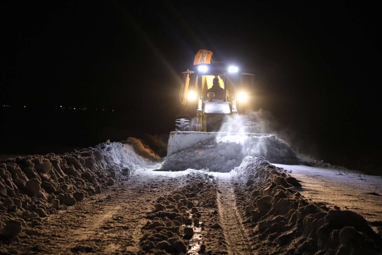 Van’da kardan dolayı kapanan 625 yoldan 469’u açıldı

