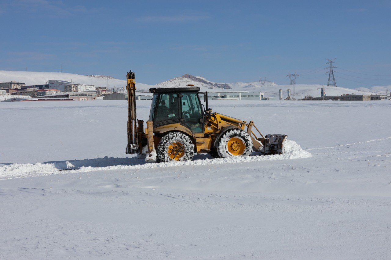 Van’da kardan dolayı kapanan 625 yoldan 469’u açıldı
