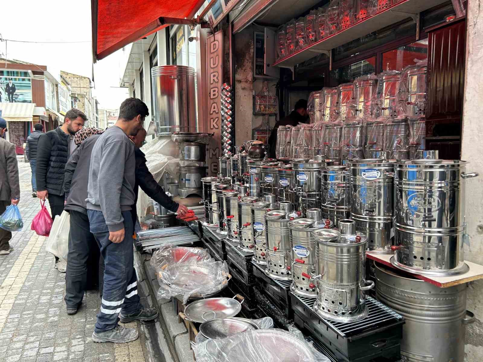 Van’da kışın uzaması semaver ve mangal sezonunu geciktirdi
