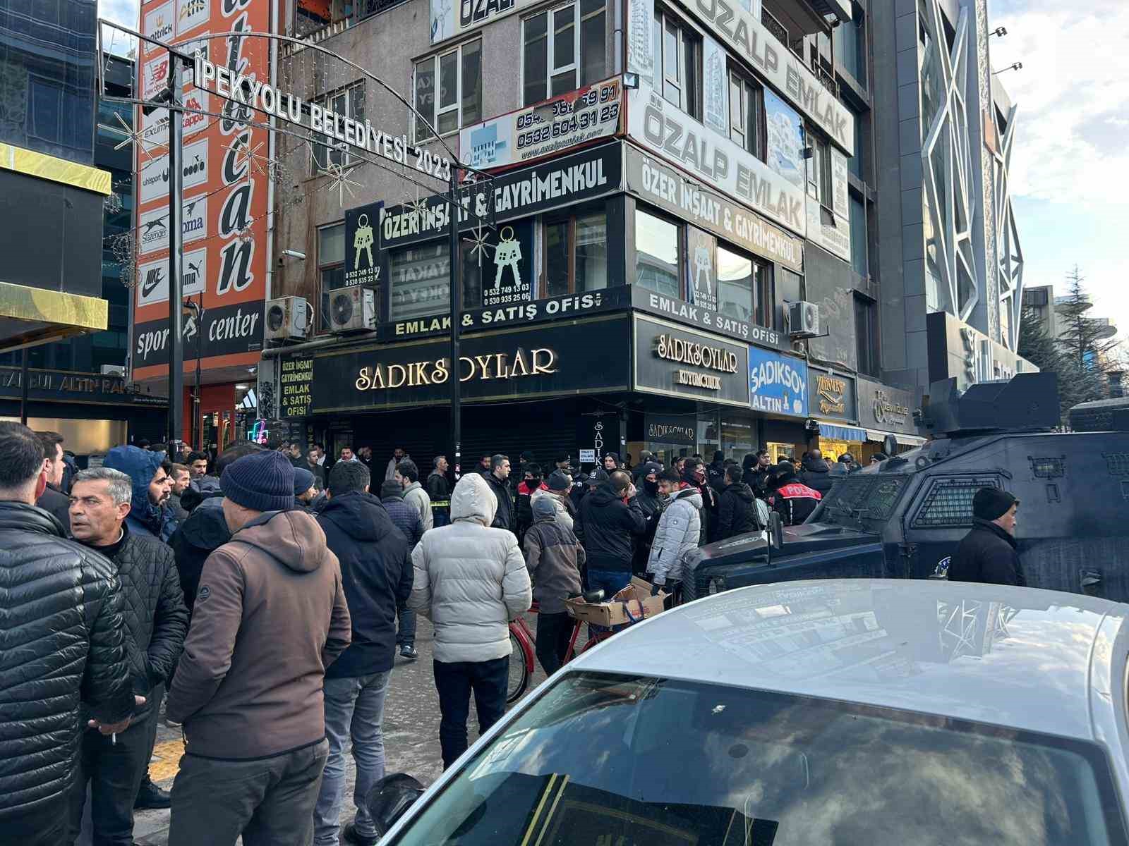 Van’da kuyumcunun altın ve paralarla kayıplara karıştı iddiası
