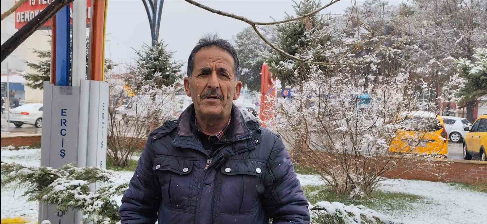 Van’da nisan ayında her yer beyaza büründü
