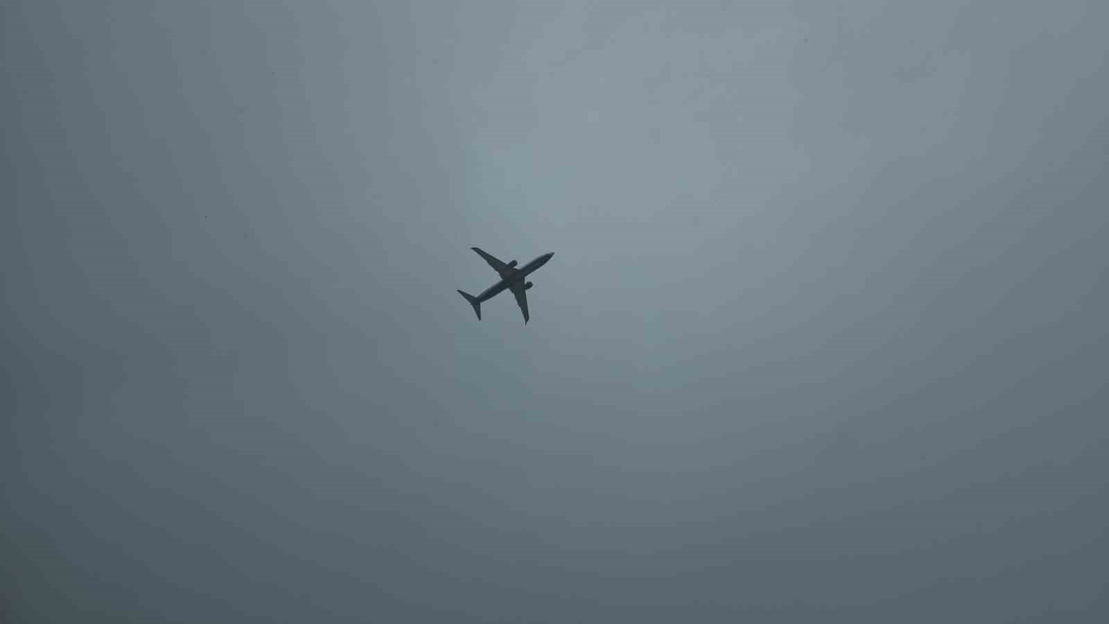 Van’da nisan karı: 93 yerleşim yerinin yolu kapandı, İzmir uçağı inemedi
