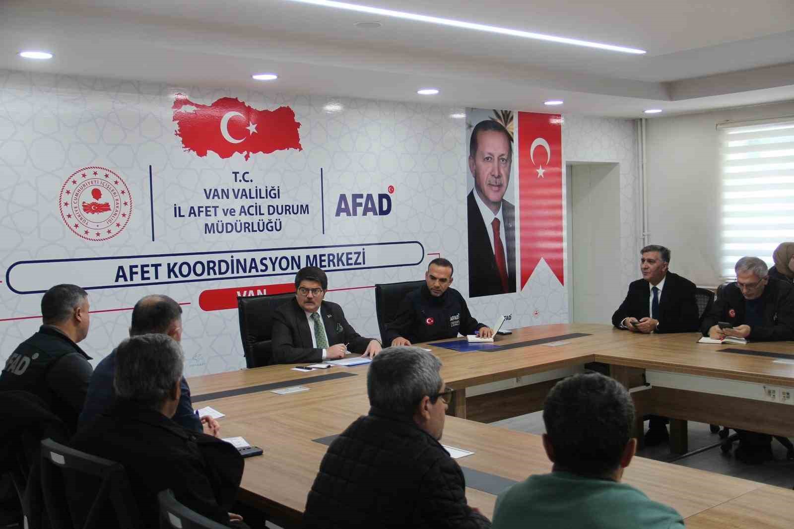 Van’da olumsuz hava şartlarına karşı tedbirler ele alındı
