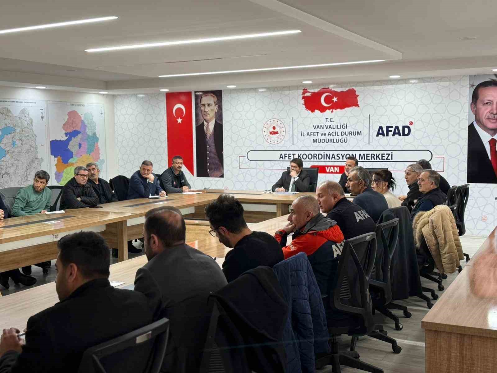 Van’da olumsuz hava şartlarına karşı tedbirler ele alındı
