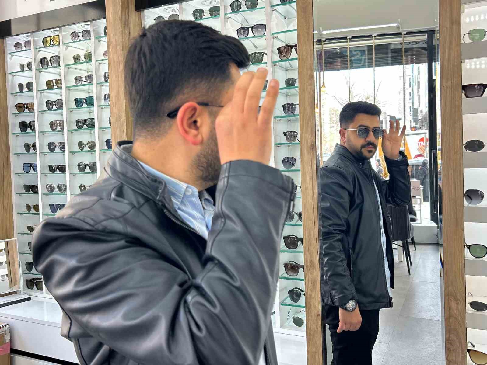 Van’da optisyenlerden sahte güneş gözlüğü uyarısı
