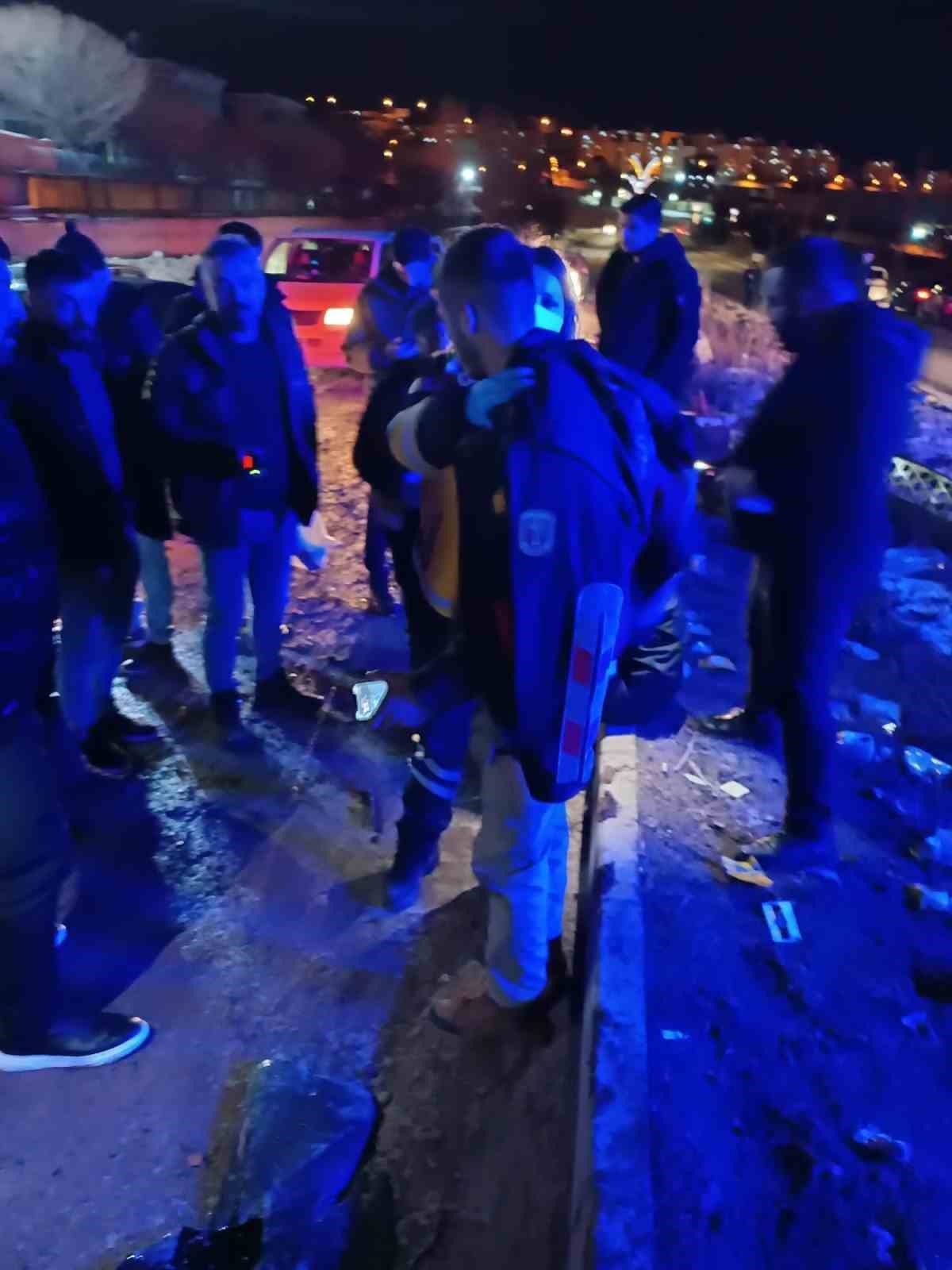 Van’da otomobil takla attı: 2 yaralı
