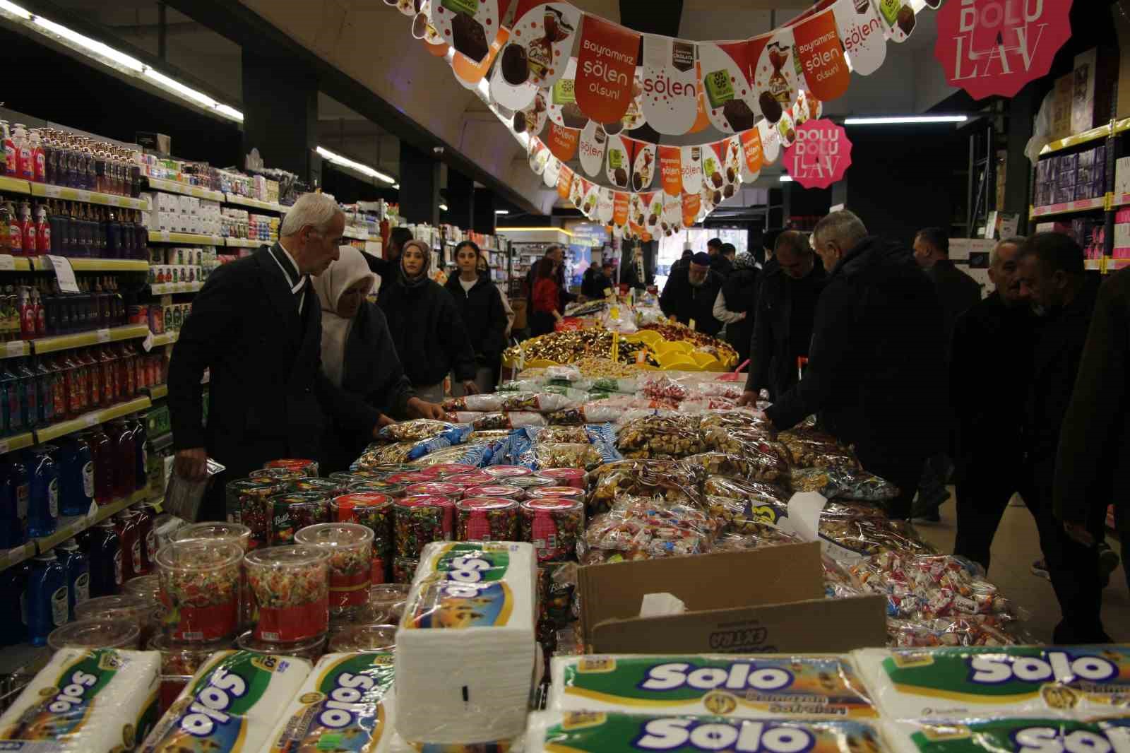 Van’da Ramazan Bayramı öncesi marketlere sıkı denetim
