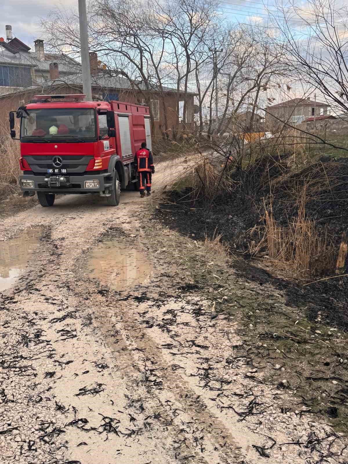 Van’da sazlık alanda yangın
