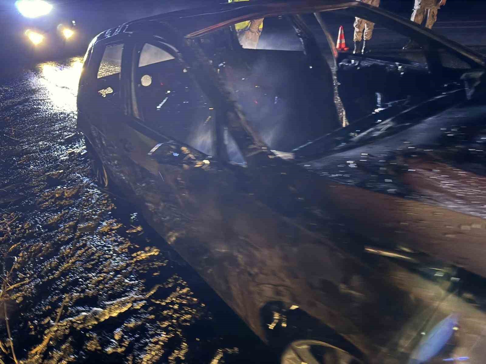 Van’da seyir halindeki otomobil yandı
