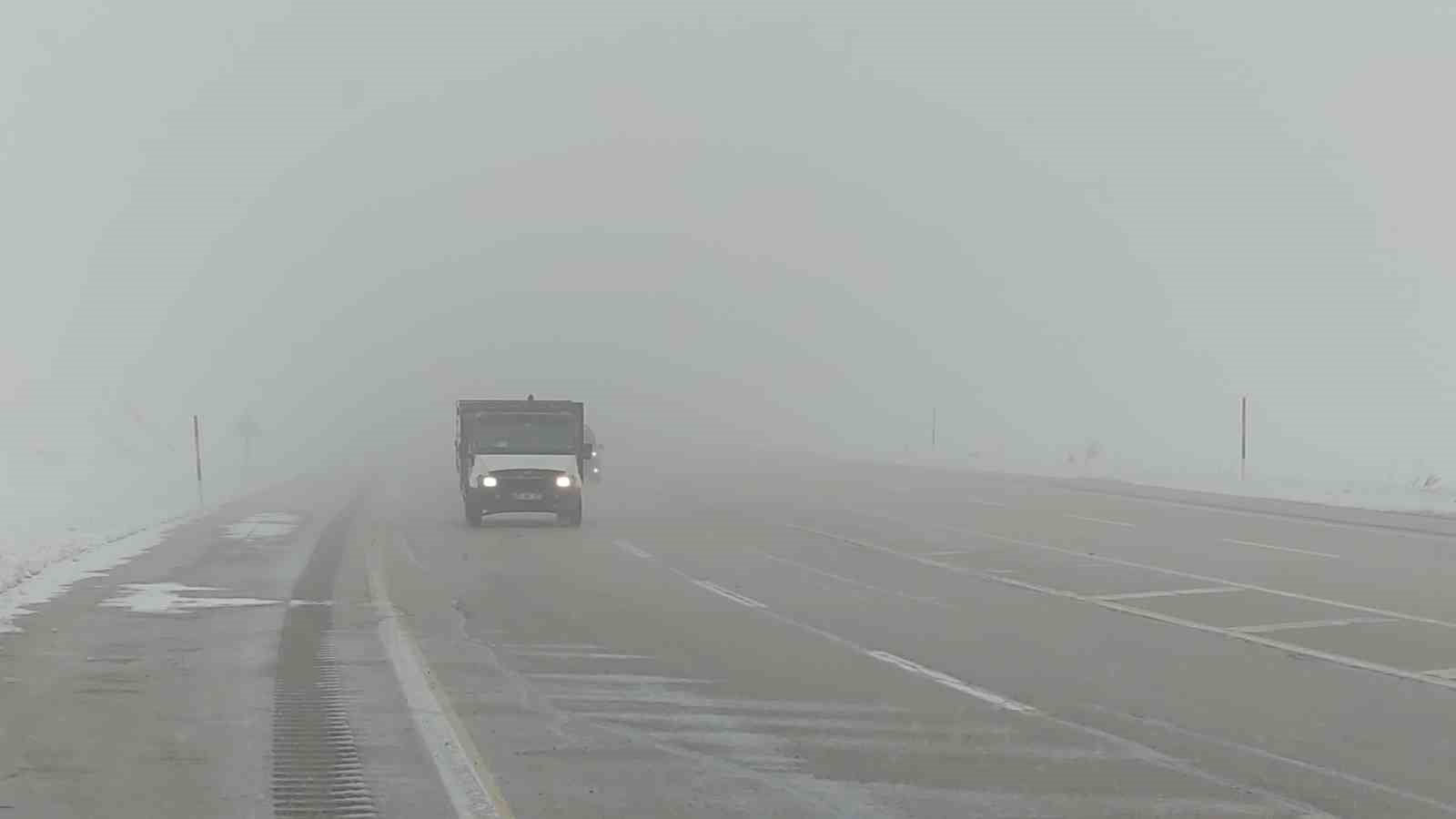 Van’da sis ve kar yağışı yüksek kesimlerde etkiliyor
