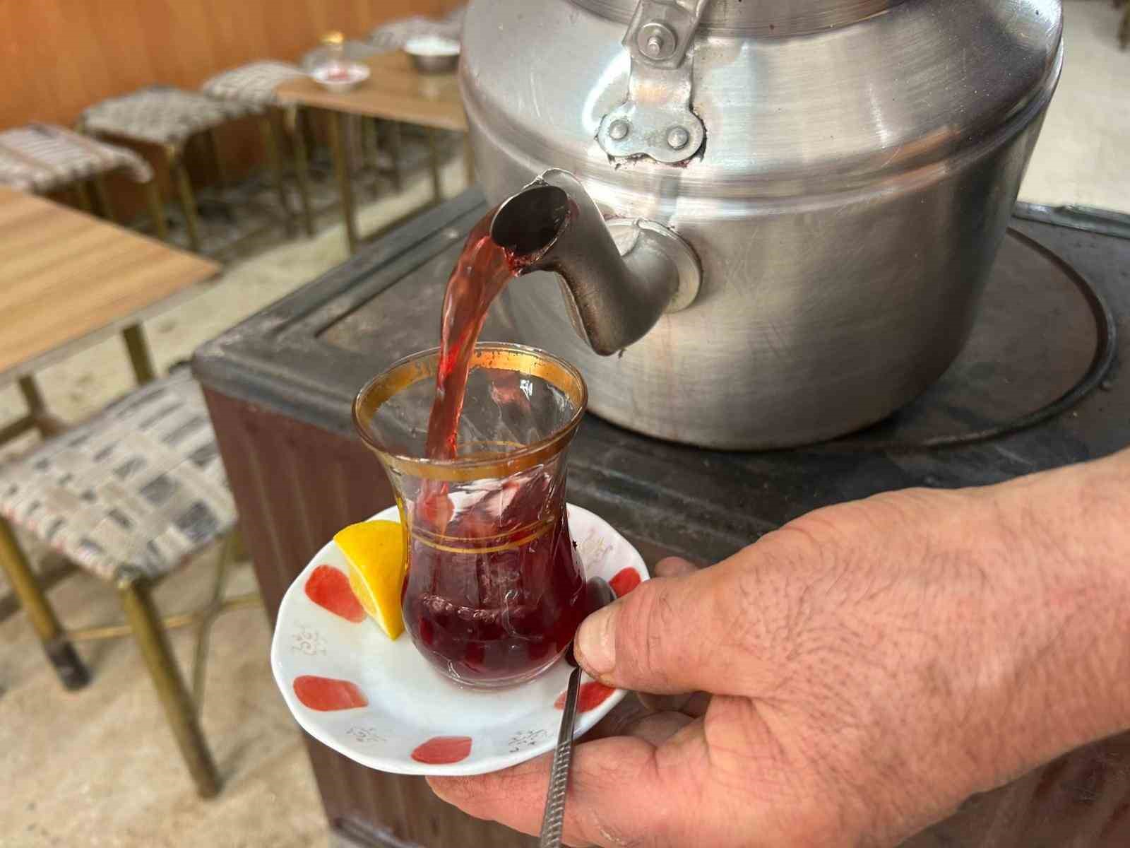 Van’da soba üzerinde demlenen kış çayları ilgi görüyor
