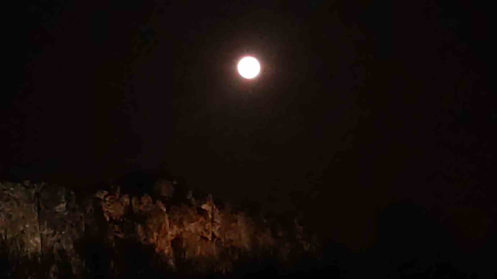 Van’da tarih ile dolunayın buluşması görsel şölen sundu
