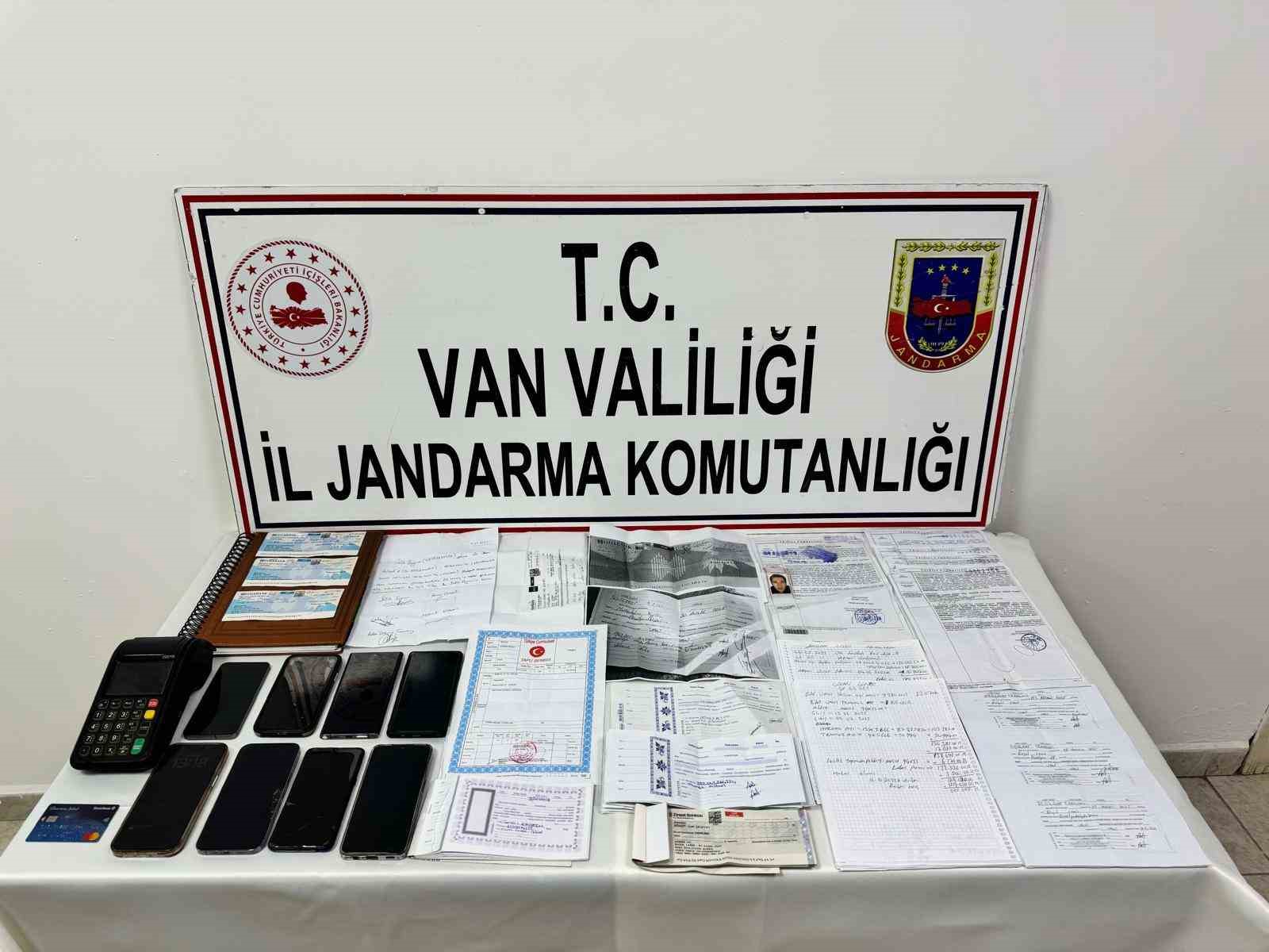 Van’da ‘tefecilik’ operasyonu: 8 gözaltı
Van’da ‘tefecilik’ operasyonu: 8 gözaltı