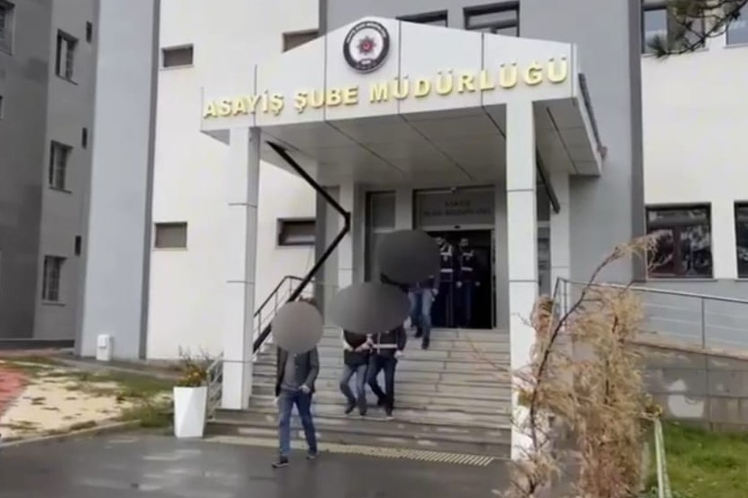 Van’da toplam 56 yıl kesinleşmiş hapis cezası bulunan 8 şahıs yakalandı
