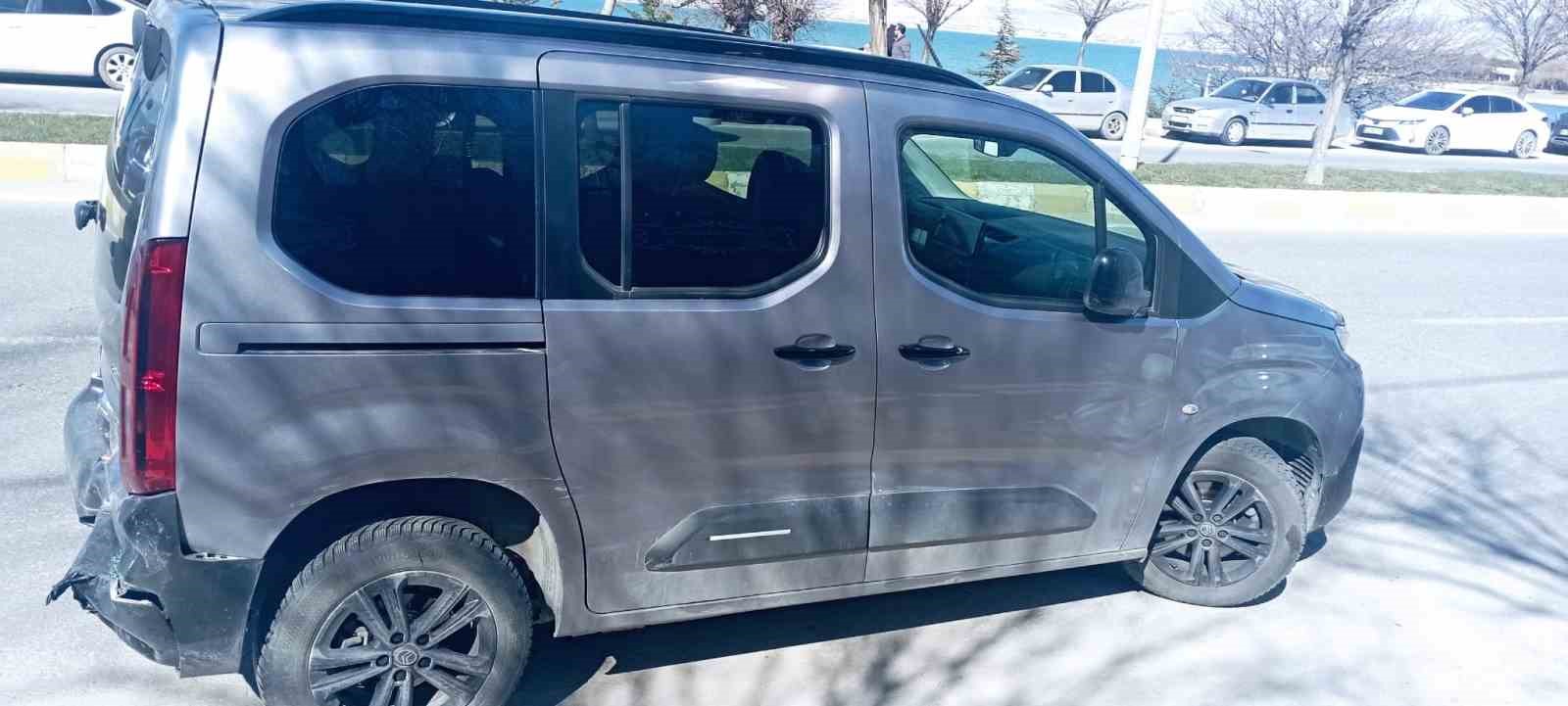 Van’da trafik kazası: 2 yaralı
