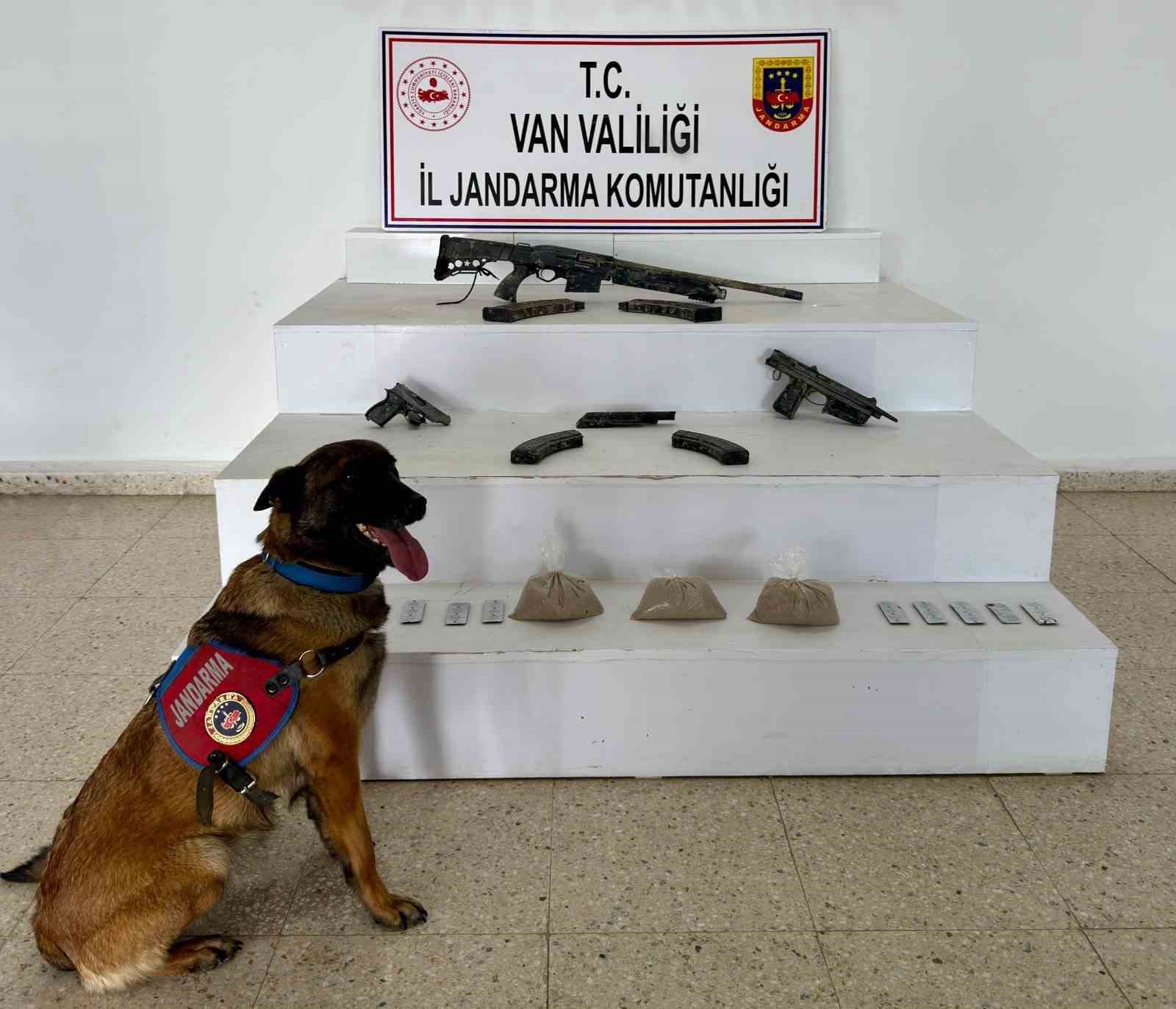 Van’da uyuşturucu ve silah ele geçirildi

