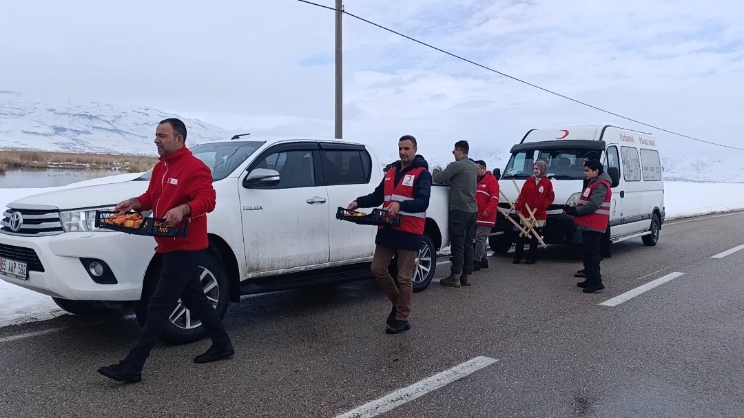 Van’da yaban hayvanları unutulmadı
