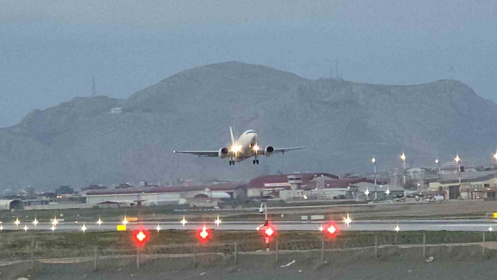 Van’da yakalanan düzensiz göçmenler sınır dışı edildi
