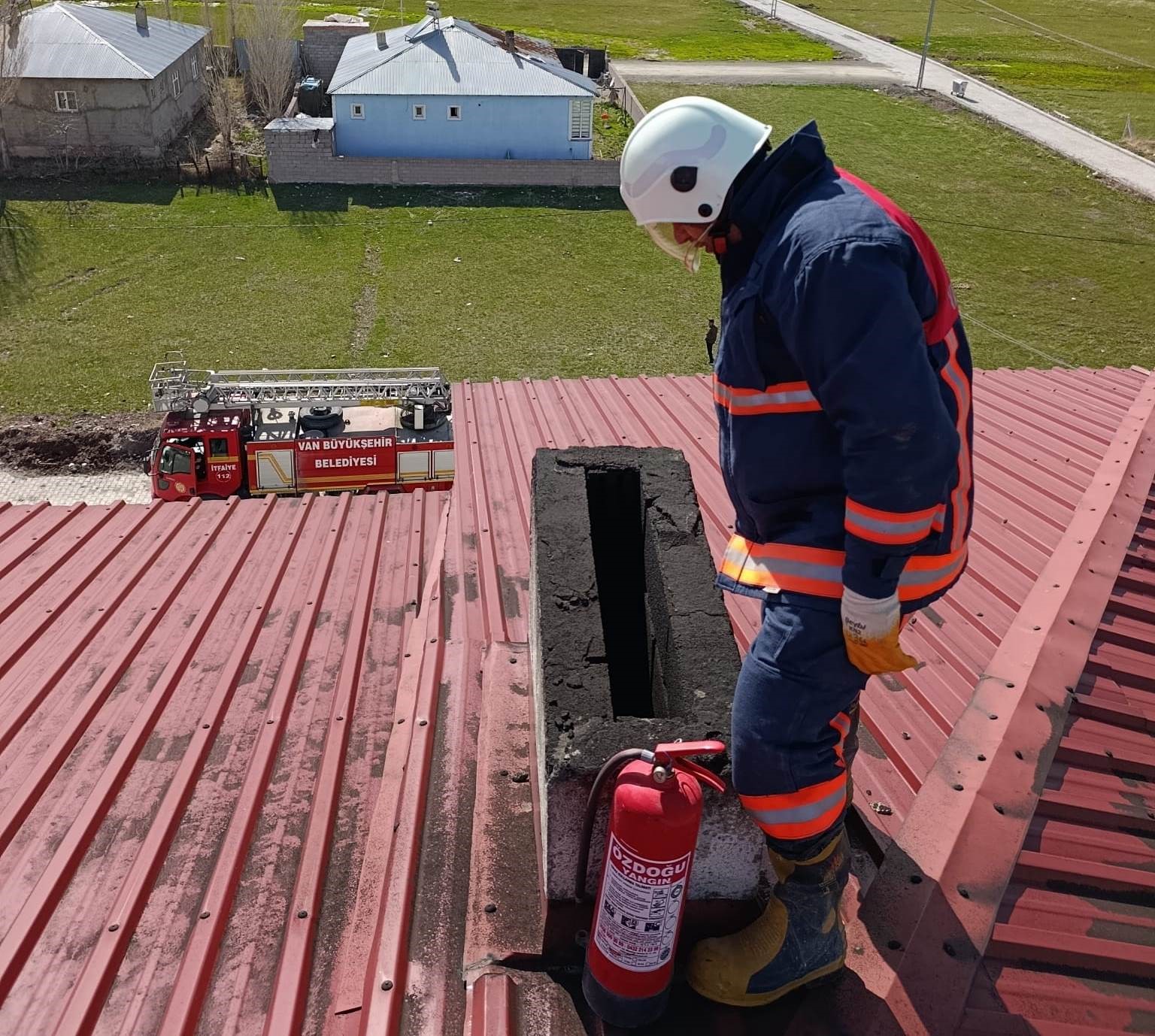 Van’ın Özalp ilçesinde ev yangını
