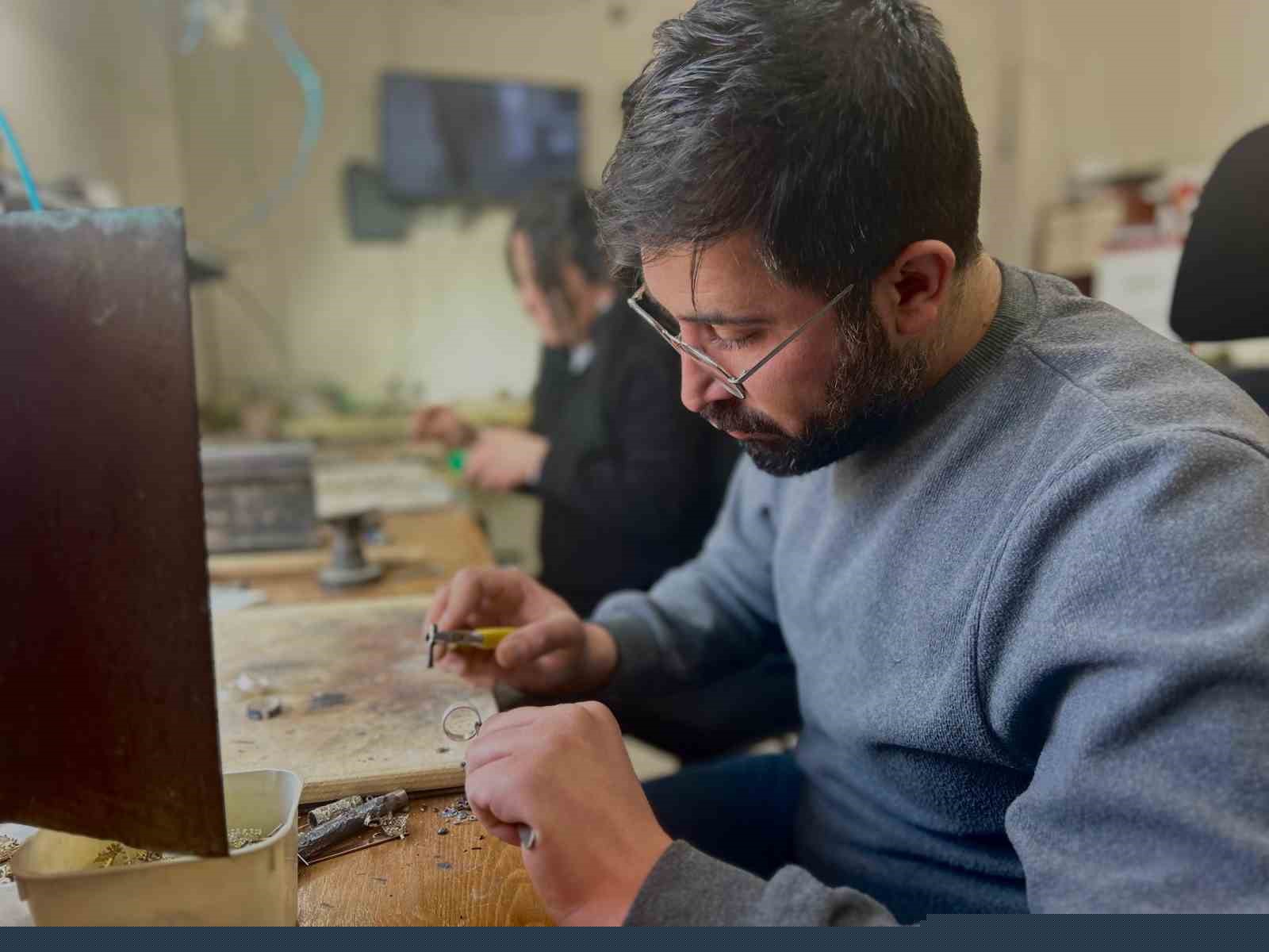 Van’ın tescilli savat sanatı genç kuşaklara aktarılıyor
