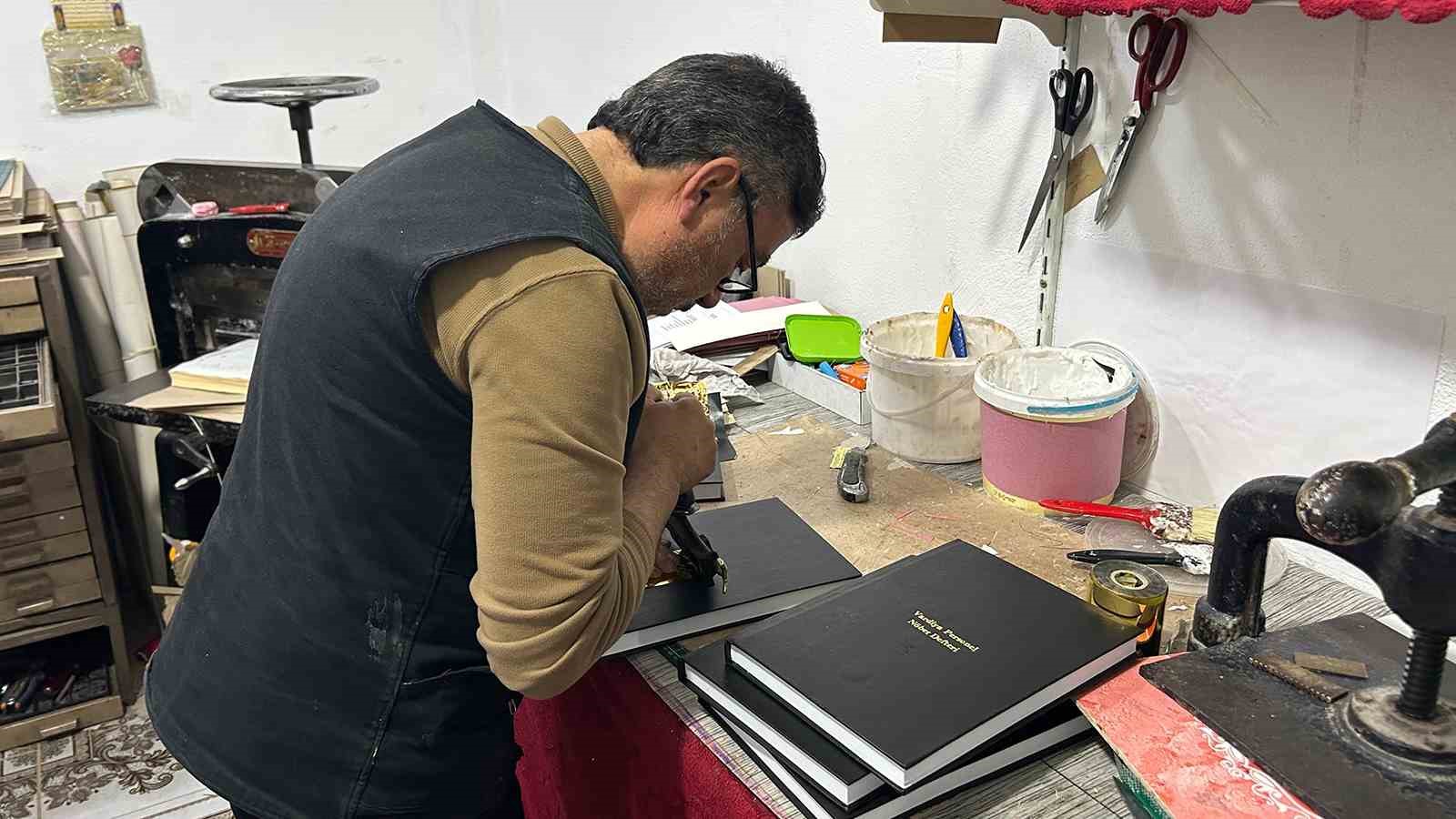 Vanlı cilt ustası yarım asırlık zanaatını teknolojiye karşı koruyor
