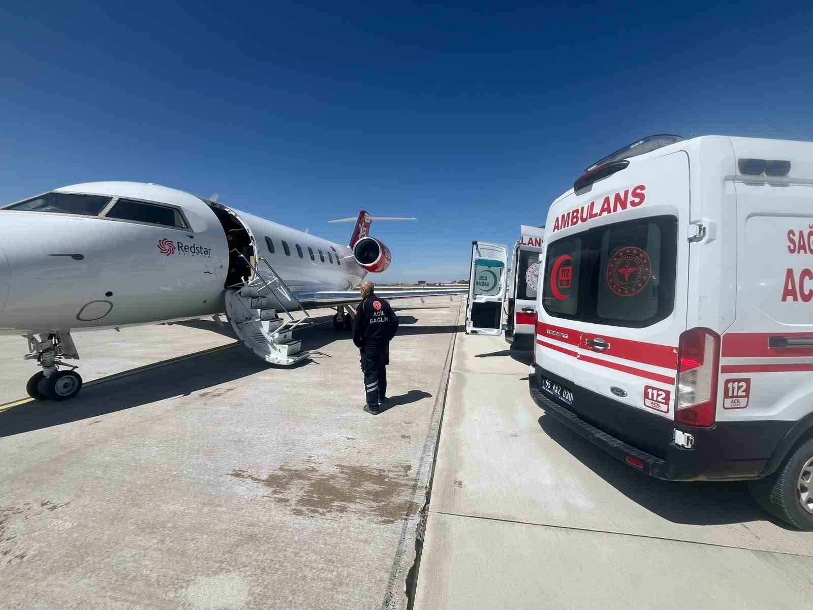 Vanlı iki çocuk için ambulans uçak havalandı
