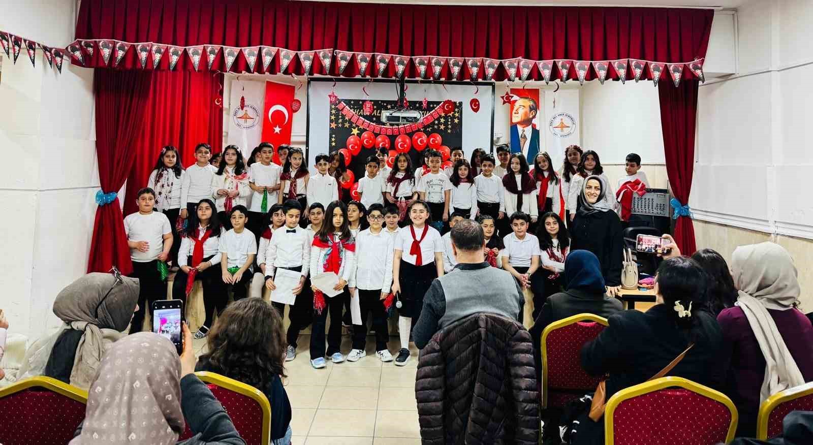 Vanlı miniklerden yürekleri ısıtan etkinlik: Konser gelirini Mehmetçik Vakfı’na bağışladılar
