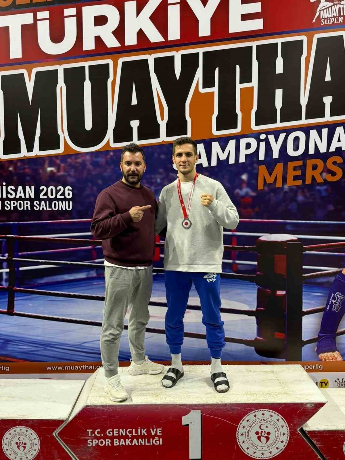 Vanlı sporcular Türkiye şampiyonasından madalyalarla döndü
