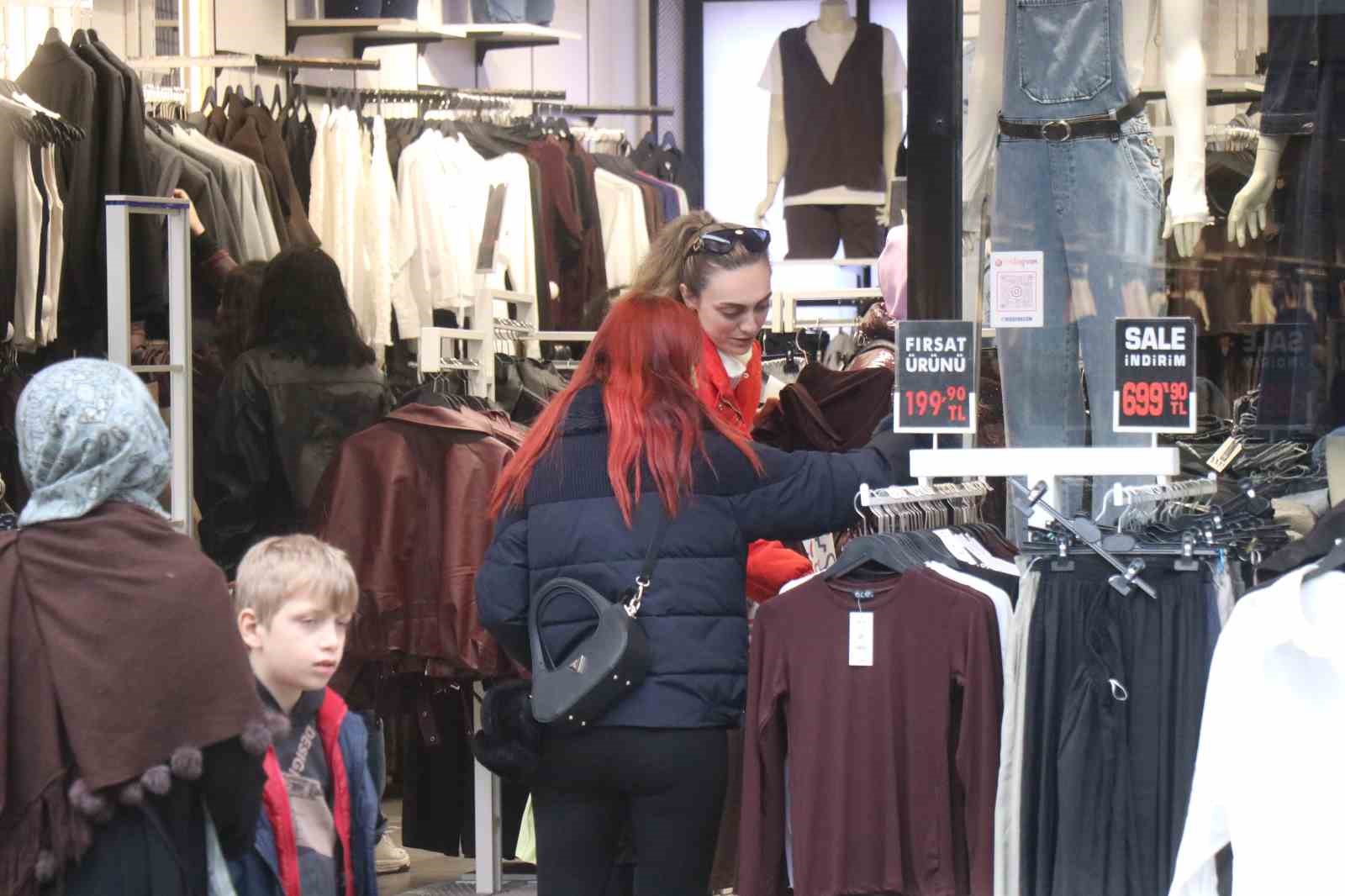 Vatandaşın bayram telaşı: Sokaklar doldu taştı
