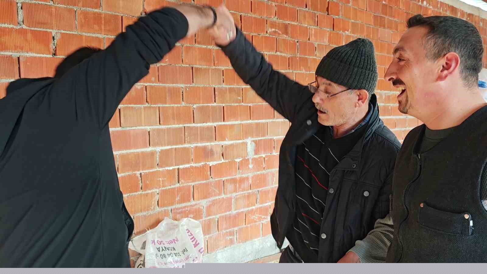 Vatandaşın çiftlik sahibi ile kurban pazarlığı renkli görüntüler oluşturdu
