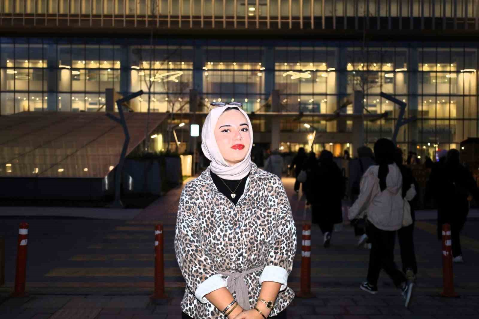 Vatandaşlar Şehir Hastanesi’ne direkt ulaşımdan memnun
Vatandaşlar Şehir Hastanesi’ne direkt ulaşımdan memnun