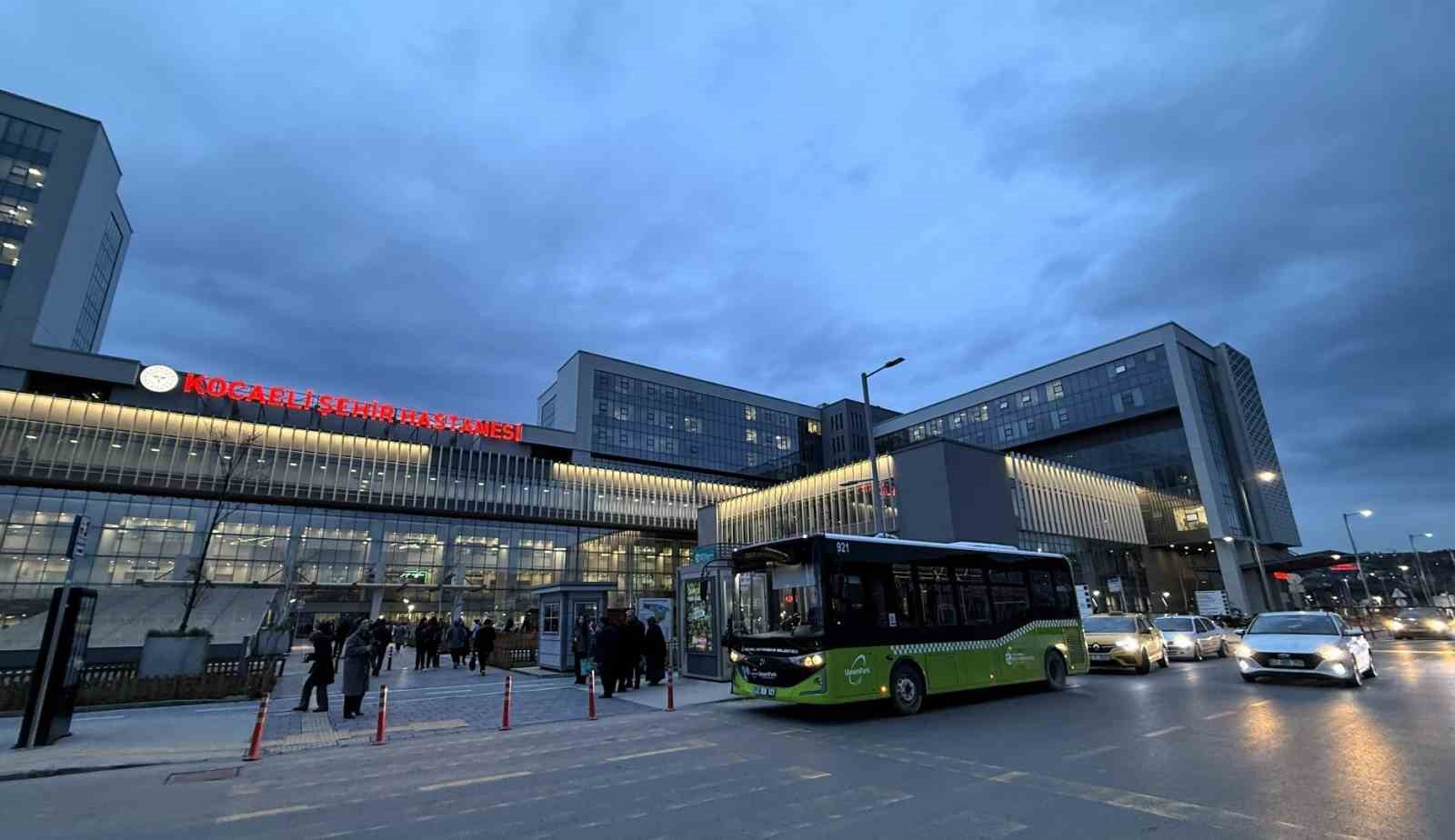 Vatandaşlar Şehir Hastanesi’ne direkt ulaşımdan memnun
Vatandaşlar Şehir Hastanesi’ne direkt ulaşımdan memnun