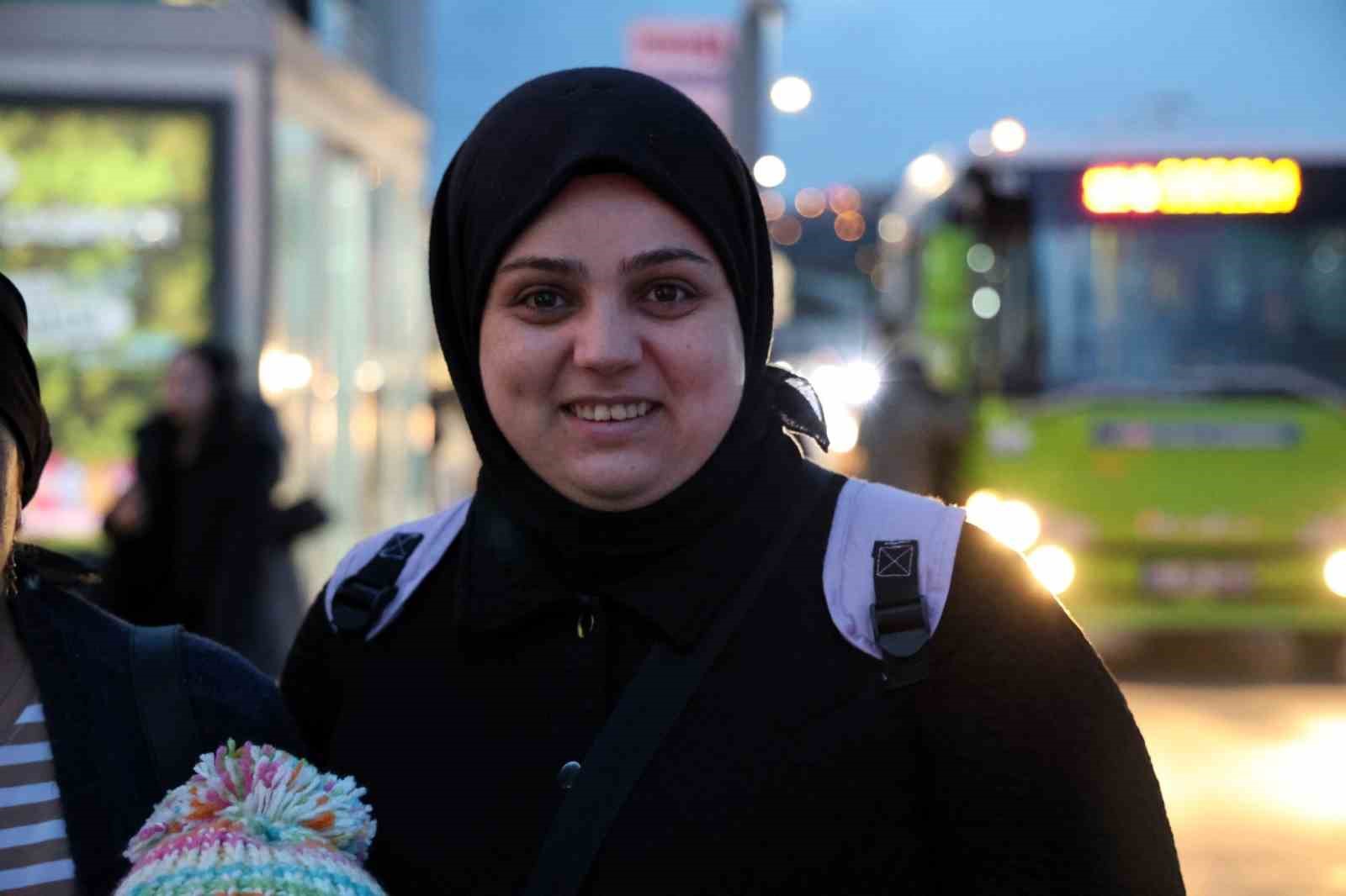 Vatandaşlar Şehir Hastanesi’ne direkt ulaşımdan memnun
Vatandaşlar Şehir Hastanesi’ne direkt ulaşımdan memnun