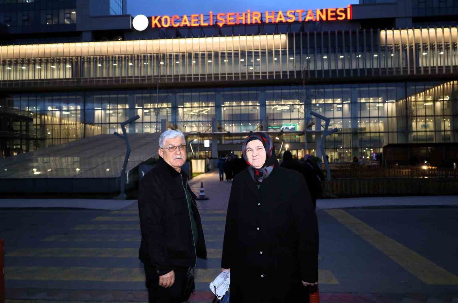 Vatandaşlar Şehir Hastanesi’ne direkt ulaşımdan memnun
Vatandaşlar Şehir Hastanesi’ne direkt ulaşımdan memnun
