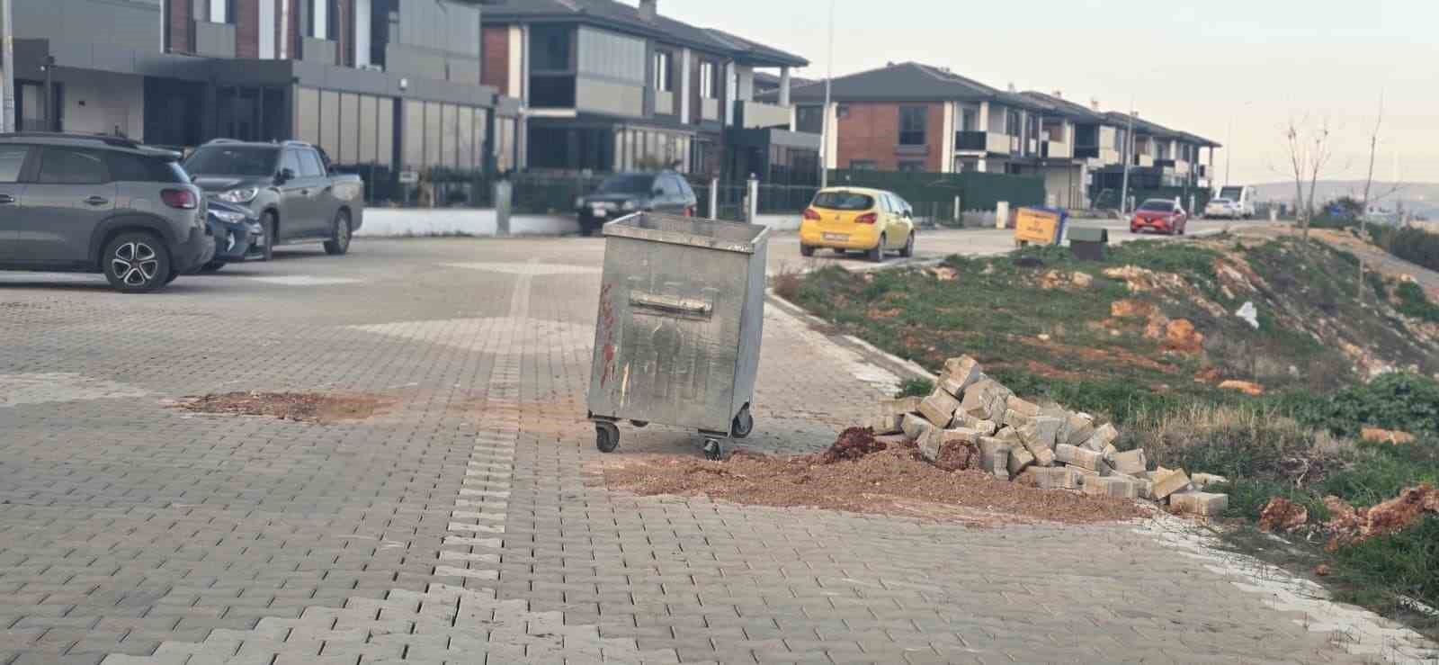 Vatandaşların rögar kapağı imtihanı
