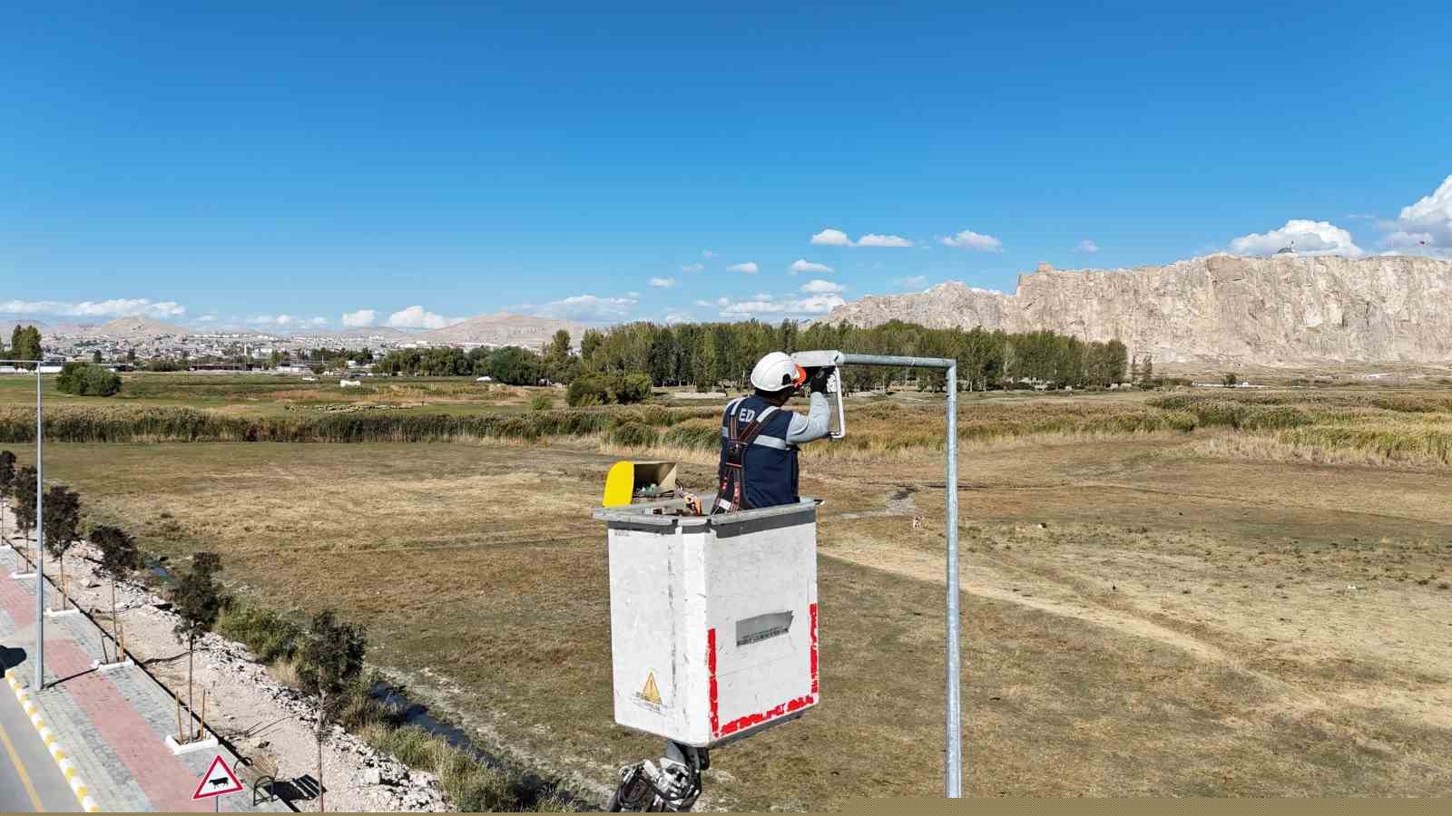 VEDAŞ’tan gündüz yanan aydınlatma açıklaması
